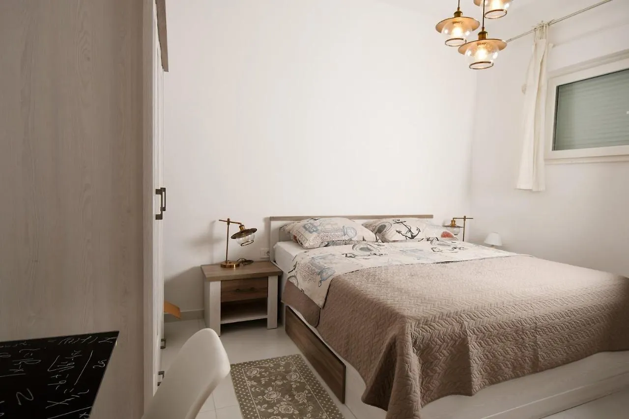 Apartment Frida Rab Banjol 0*,  Croacia